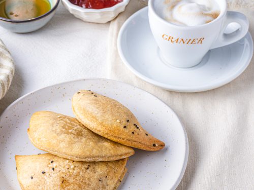 FOTO EMPANADILLAS NORMALES MAS CAFE